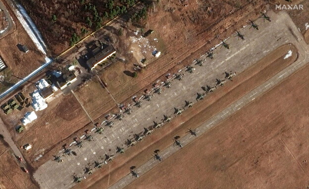 צילומי לווין: כוחות רוסיים סמוך לגבול עם אוקראינה (צילום: רויטרס)