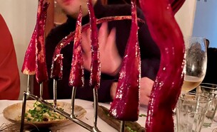 אלון בנט ארוחה שורש פטרוזיליה  (צילום: ריטה גולדשטיין, mako אוכל)