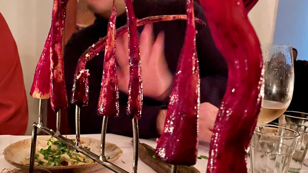 אלון בנט ארוחה שורש פטרוזיליה אלון בנט ארוחה שורש פטרוזיליה