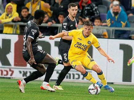 מכבי ת"א עלתה למשחק עם לא מעט אנרגיות (צילום: אלן שיבר)