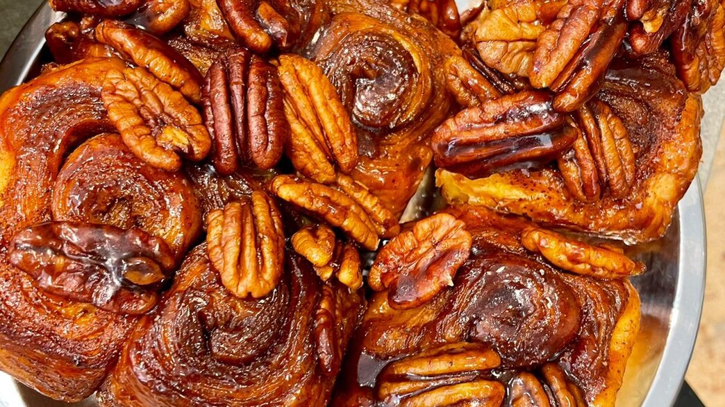 סטיקי באן במאפיית פירור הזהב סטיקי באן במאפיית פירור הזהב