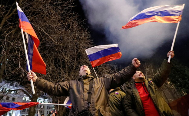 הבדלנים באוקראינה חוגגים (צילום: Reuters)