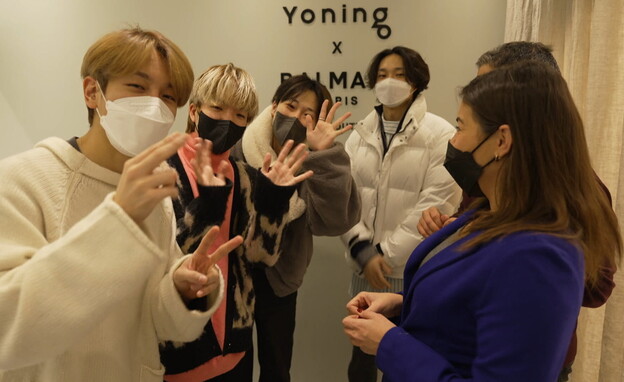 חברי להקת W24, דרום קוריאה (צילום: חדשות 12)