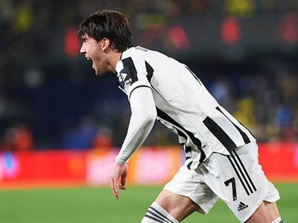 שער הבכורה המהיר בליגת האלופות. ולאחוביץ' (GETTY)