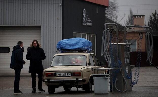 תושבי אוקראינה נמלטים מערבה (צילום: רויטרס)