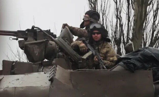 מעבר טנקים במזרח אוקראינה  (צילום: רויטרס)