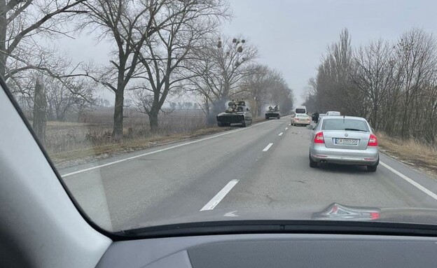 שיירות בטנקים באוקראינה (צילום: לירון אדרי)