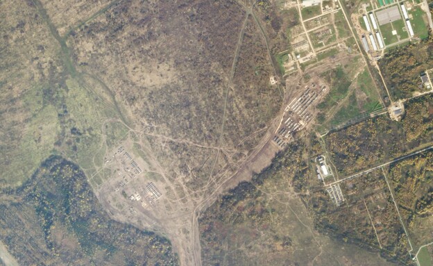 בסיס צבא רוסי בקרבת גבול אוקראינה באוקטובר 2021 (צילום: Skysat, from planet.com, under cc by nc license)
