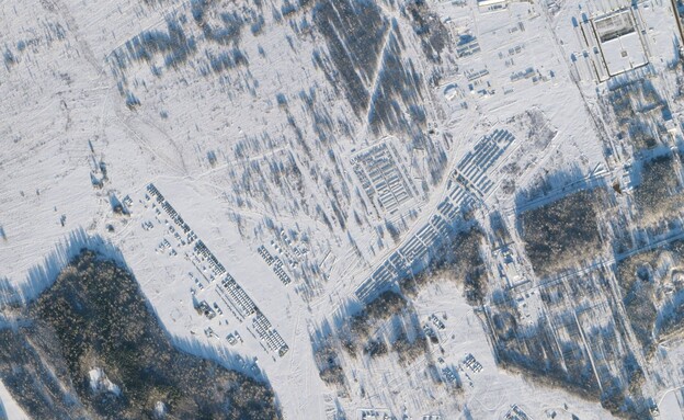 בסיס צבא רוסי בגבול אוקראינה ב-29 בדצמבר 2021 (צילום: Skysat, from planet.com, under cc by nc license)