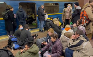 תושבי קייב מעבירים את הלילה ברכבת התחתית  (צילום: סעיף 27א לחוק זכויות יוצרים)