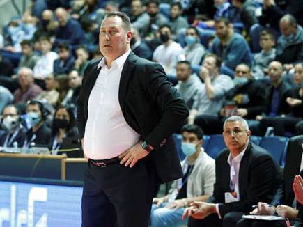 משחק לא טוב של הנבחרת שלו. גודס (אלן שיבר)