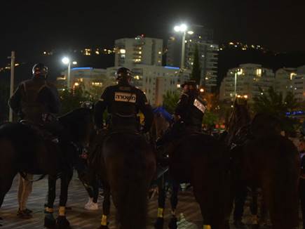 המשטרה מחוץ לסמי עופר (קרדיט: דוברות המשטרה) (צילום: ספורט 5)
