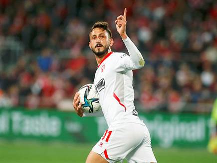 הציל אותם פעם נוספת. יחזקאל (אלן שיבר)