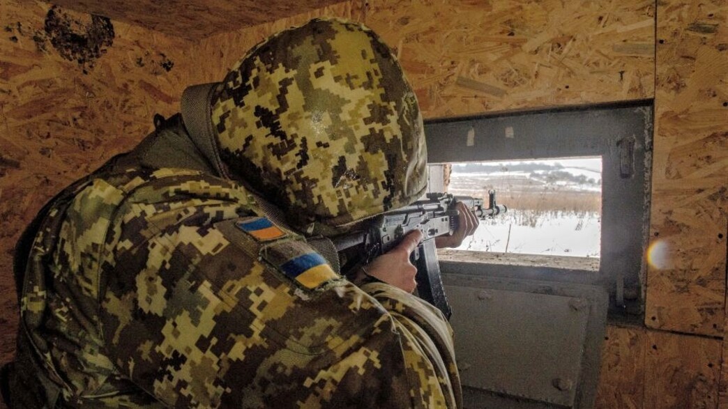 לוחם אוקראיני (צילום: SERGEY BOBOK/AFP/GettyImages)