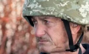 שון פן בביקורו הקודם באוקראינה, נובמבר 2021 (צילום: UKRAINIAN JOINT FORCES OPERATION PRESS SERVICE, Facebook)