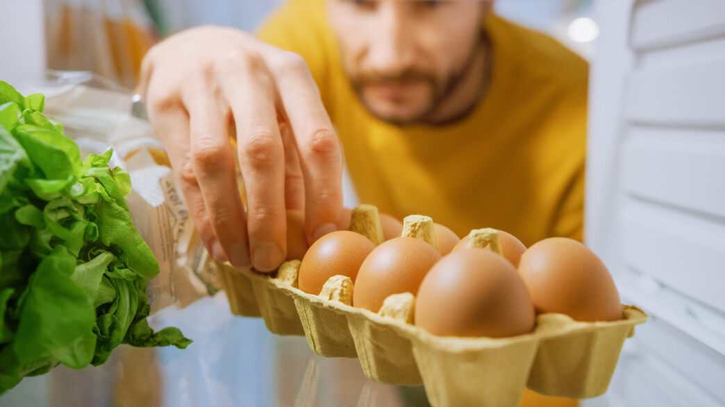 ביצים (צילום: shutterstock, Gorodenkoff)