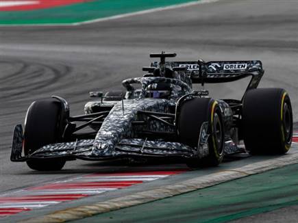 פנים חדשות בסבב: גואניו ז'יו מקבוצת אלפא רומיאו עם בגדי הסוואה