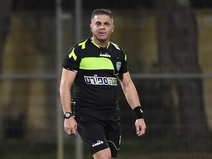 לא הייתה לו הרבה עבודה הערב. בן אברהם (ברני ארדוב)