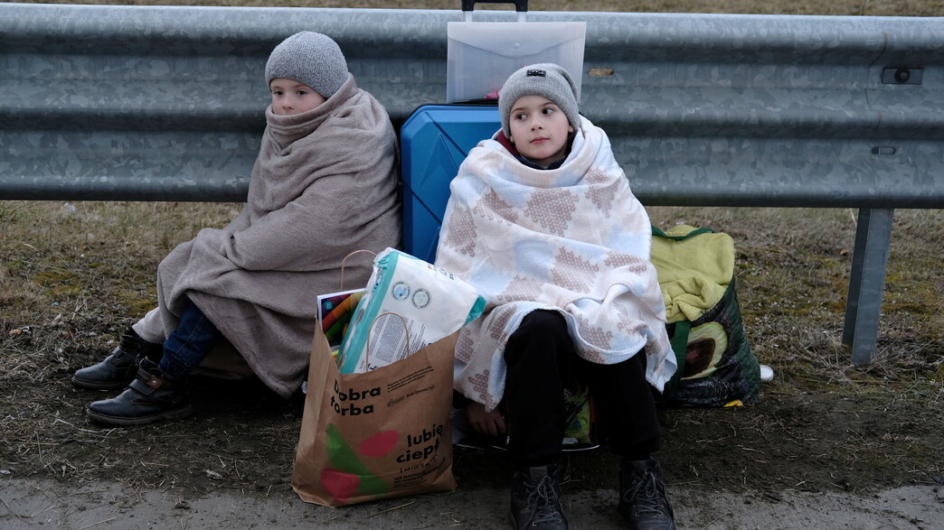 ילדים בגבול פולין אוקראינה (צילום: רויטרס)