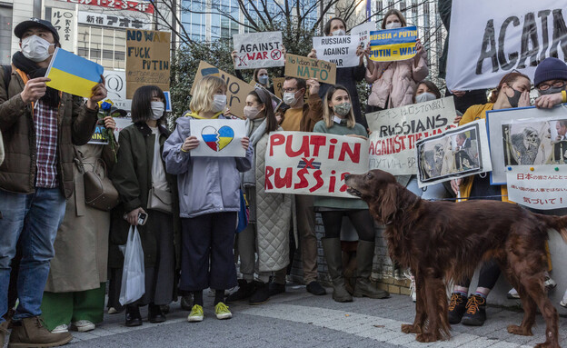 הפגנה בטוקיו נגד המלחמה בין רוסיה לאוקראינה (צילום: getty images)