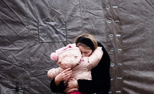 ילדה במחנה פליטים זמני (צילום: רויטרס)
