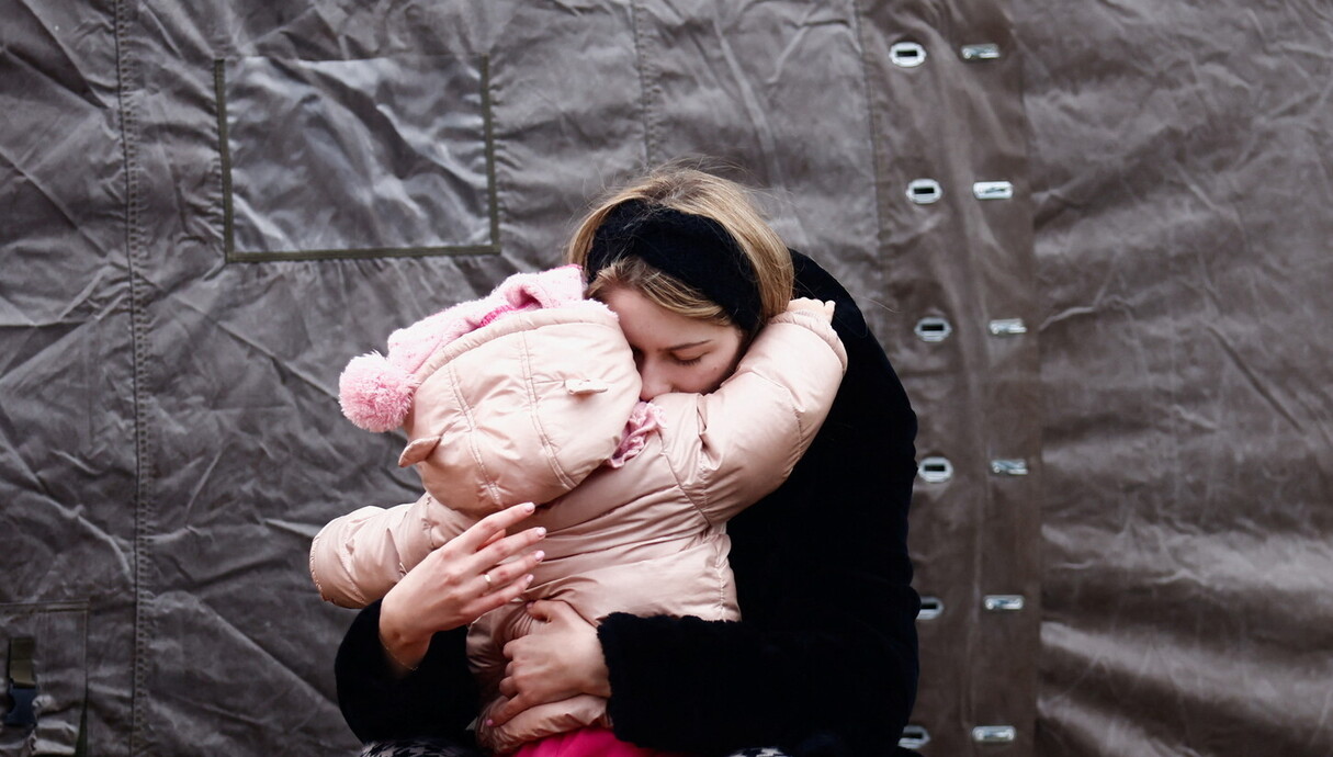 ילדה במחנה פליטים זמני (צילום: רויטרס)