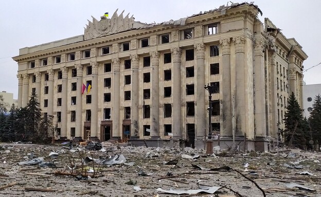 התקפה על בניין השלטון המקומי בחרקוב (צילום: SERGEY BOBOK, AFP)