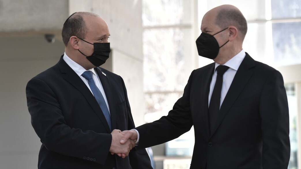 ראש הממשלה נפתלי בנט וקנצלר גרמניה אולף שולץ ביד ו