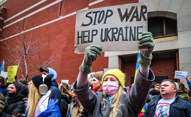 הפגנת תמיכה באוקראינה (צילום: Katie Godowski, pexels)