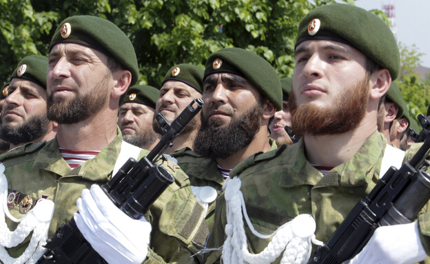 כוחות צ'צ'נים (צילום: AP)