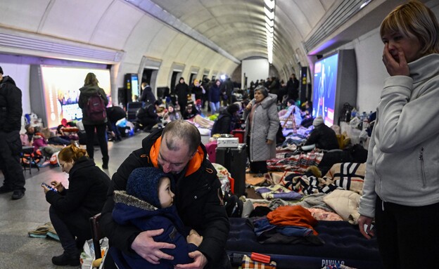 הרכבת התחתית בקייב (צילום: ARIS MESSINIS, AFP)