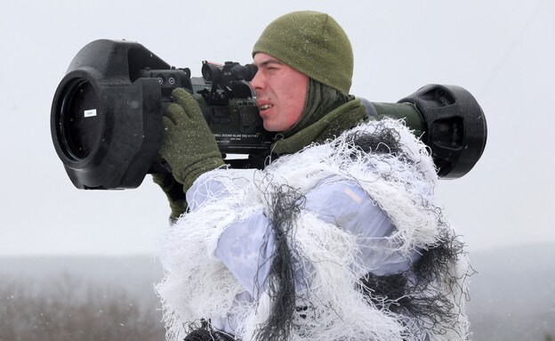כוח עם הטיל באימון (צילום: AFP/GettyImages)