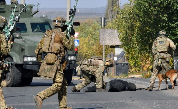 היחידה בפעולה (צילום: GENYA SAVILOV/AFP/Getty Images)