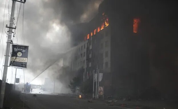 בית שרוף בקייב, אוקראינה (צילום: AP)