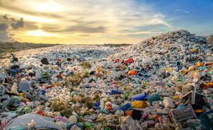 פסולת פלסטיק (צילום: MOHAMED ABDULRAHEEM, shutterstock)