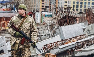 הרס באוקראינה, מלחמה באוקראינה, חיילים (צילום: Sky News)