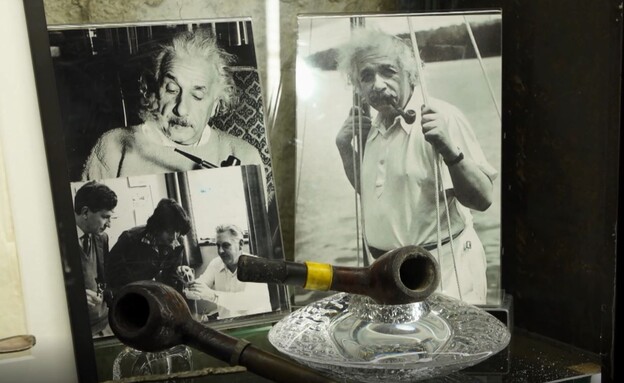 המקטרות של אלברט איינשטיין במוזיאון אורי גלר (צילום: החדשות 12)