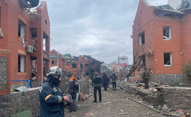 בתים שנפגעו לאחר תקיפה אווירית בבילה צרקווה (צילום: reuters)