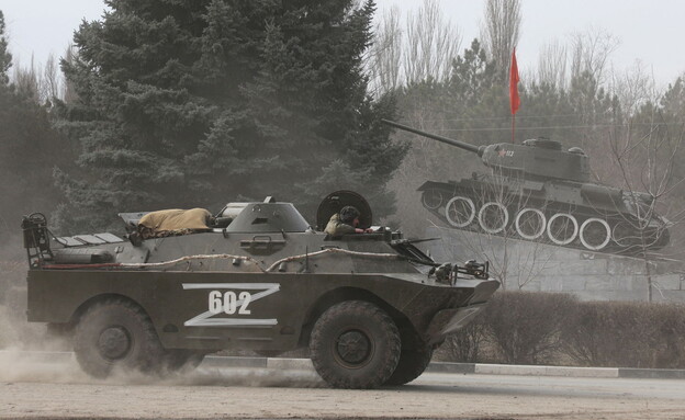 רכב משוריין של צבא רוסיה בחצי האי קרים (צילום: רויטרס)