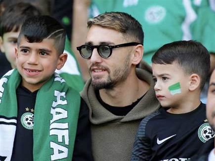 בהיעדרו של אצילי, הירוקים נראו אנמיים מאוד בחלק הקדמי (אלן שיבר)