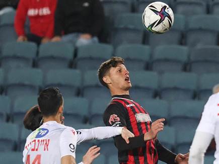 והרבה מאבקים במרכז השדה