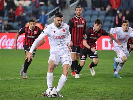 אחרי פנדל מעורר מחלוקת (צילום: דני מרון)