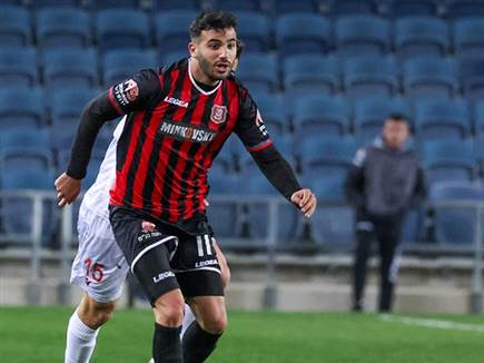 ככה, היא יודעת, יהיה קשה להישאר (צילום: דני מרון)