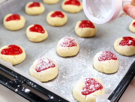 עוגיות ריבה עם אבקת סוכר (צילום: יעל קצב, אוכל טוב, mako)