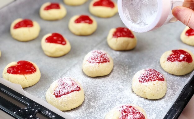 עוגיות ריבה עם אבקת סוכר