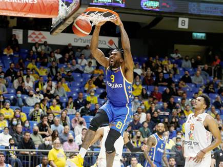 ריינולדס בפויזיציה אופיינית. המון הטבעות (אלן שיבר)