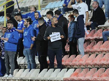 למרות הכל, אוהדםי הביעו מחאה נגד אבי לוזון (לירון מולדובן)