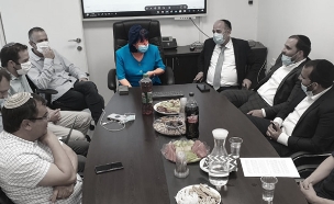 ראש העיר עליזה בלוך במפגש עם בעלי העסקים מבית שמש  (צילום: עיריית בית שמש)
