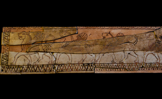 לוח אשורי (צילום: יולי שוורץ, רשות העתיקות)