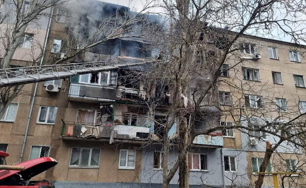 מלחמת אוקראינה רוסיה: בניין שהופצץ בניקולייב (צילום: רויטרס)